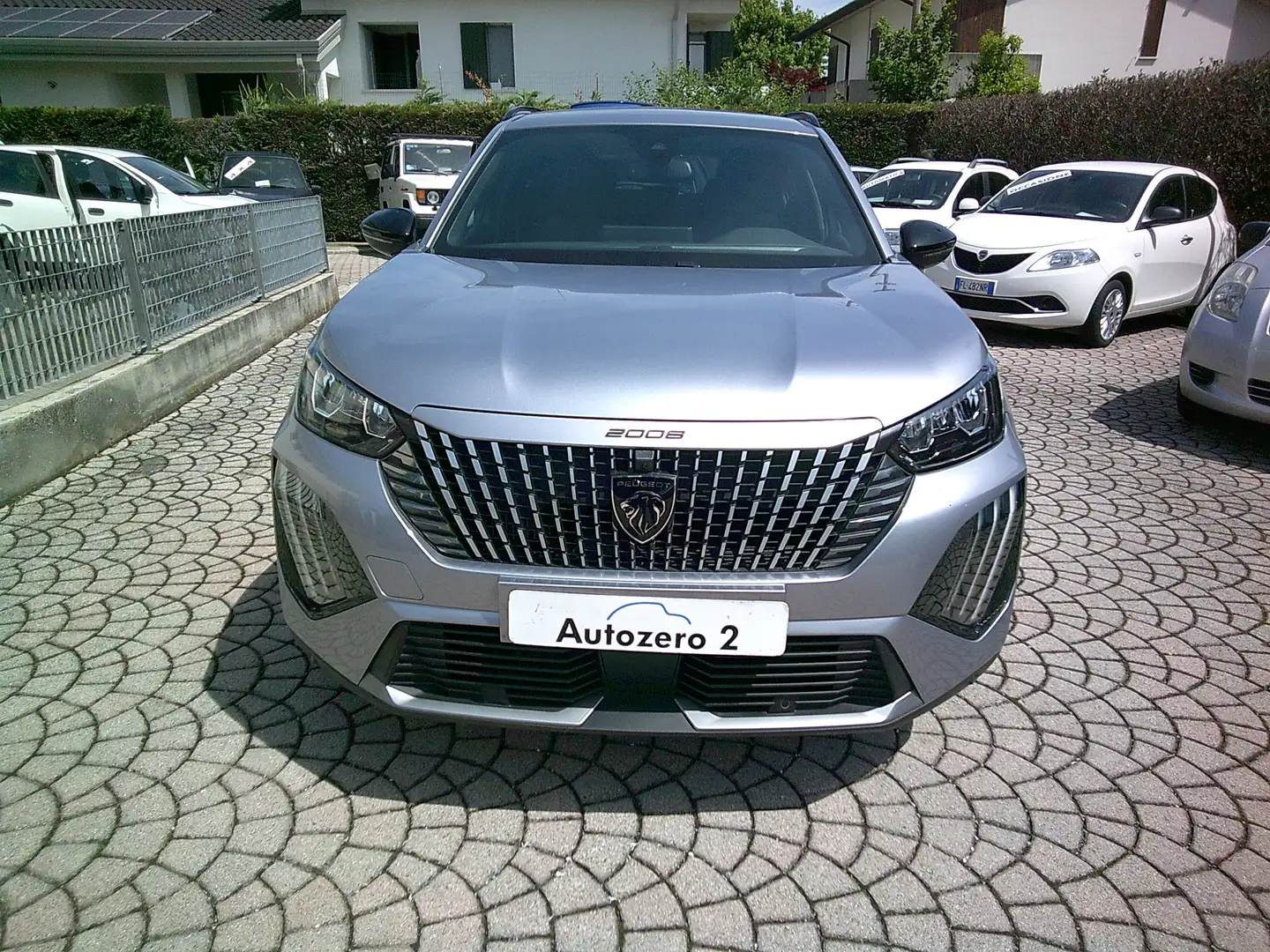Peugeot 2008 PureTech 100cv s&s Allure Pack Navi Prezzo Vero Grigio - 2