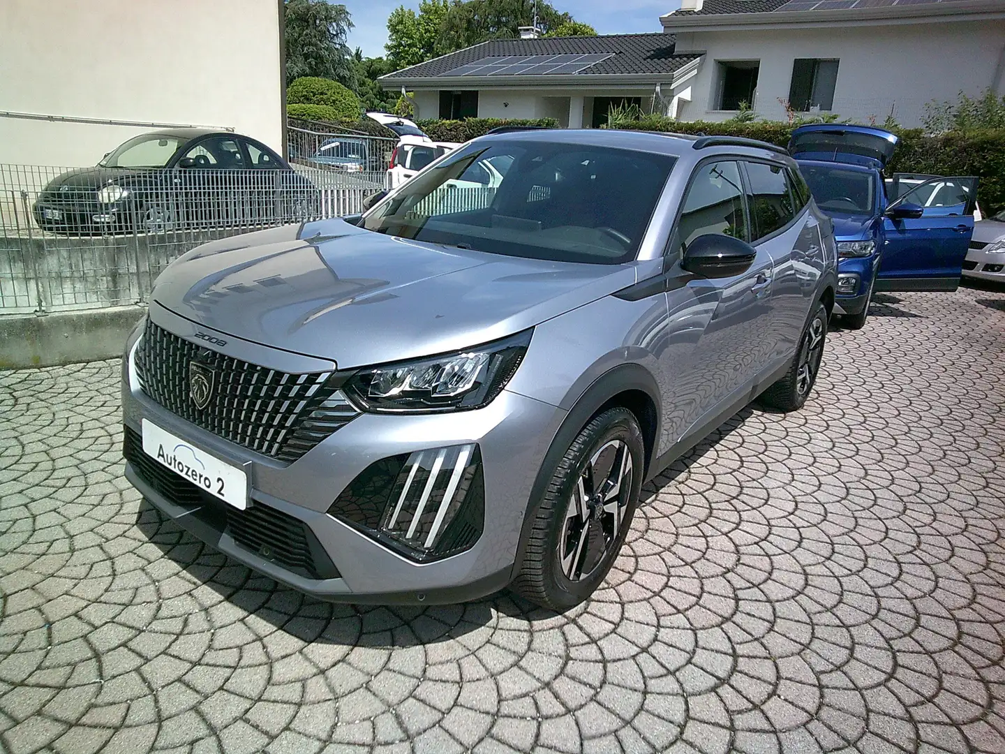 Peugeot 2008 PureTech 100cv s&s Allure Pack Navi Prezzo Vero Grigio - 1