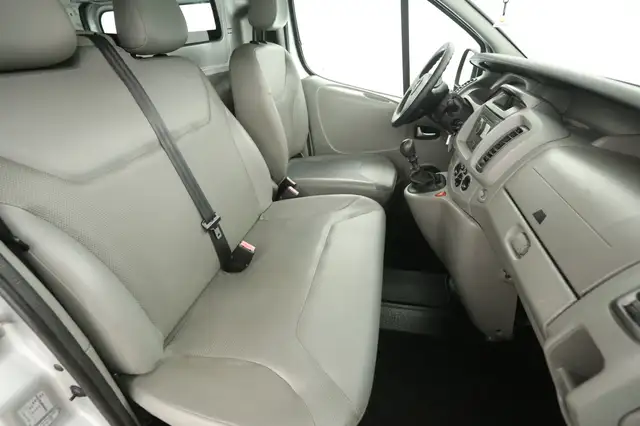 Opel Vivaro view 8