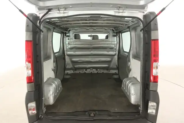 Opel Vivaro view 3