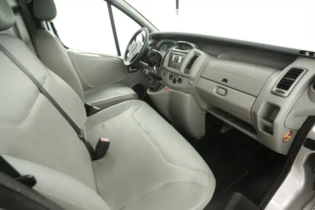 Opel Vivaro view 18