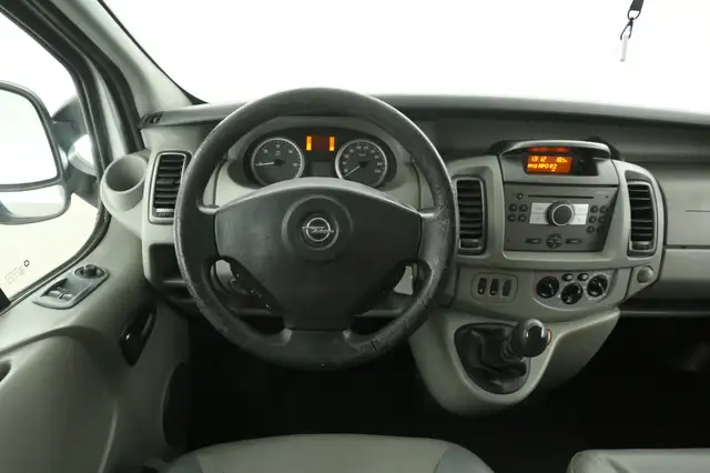 Opel Vivaro view 2