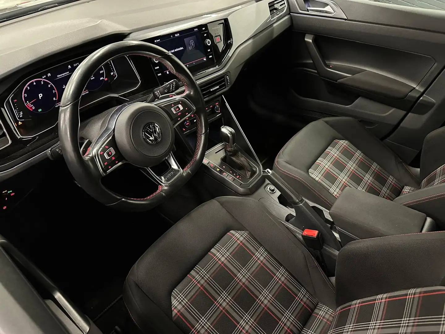 Volkswagen Polo GTI 2.0 TSI Virtual / Navi / DAB / CarPlay / Beats Sou Grijs - 2