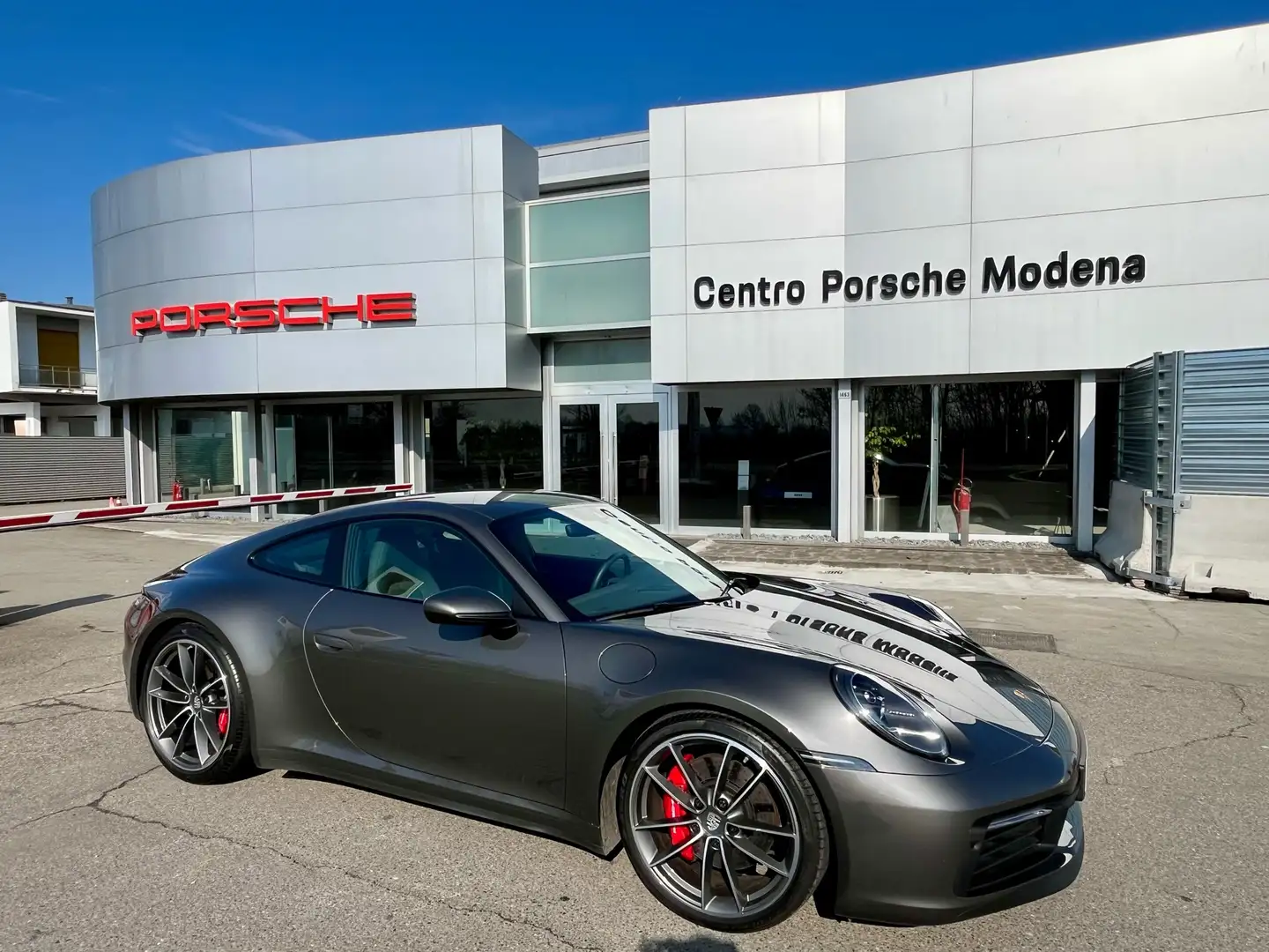 Porsche 992 Carrera 4S Grigio - 1