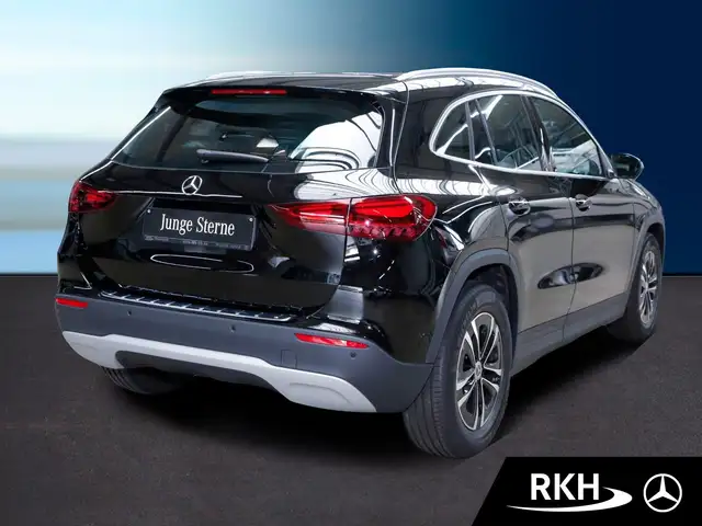 Mercedes-Benz Gla view 3