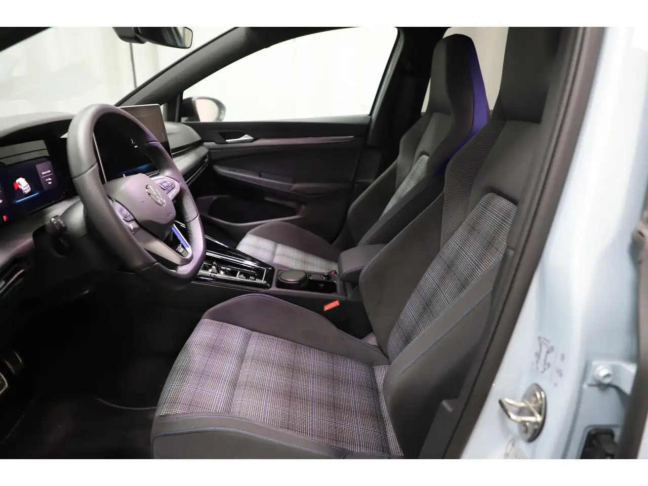 Volkswagen Golf GTE — photo 14