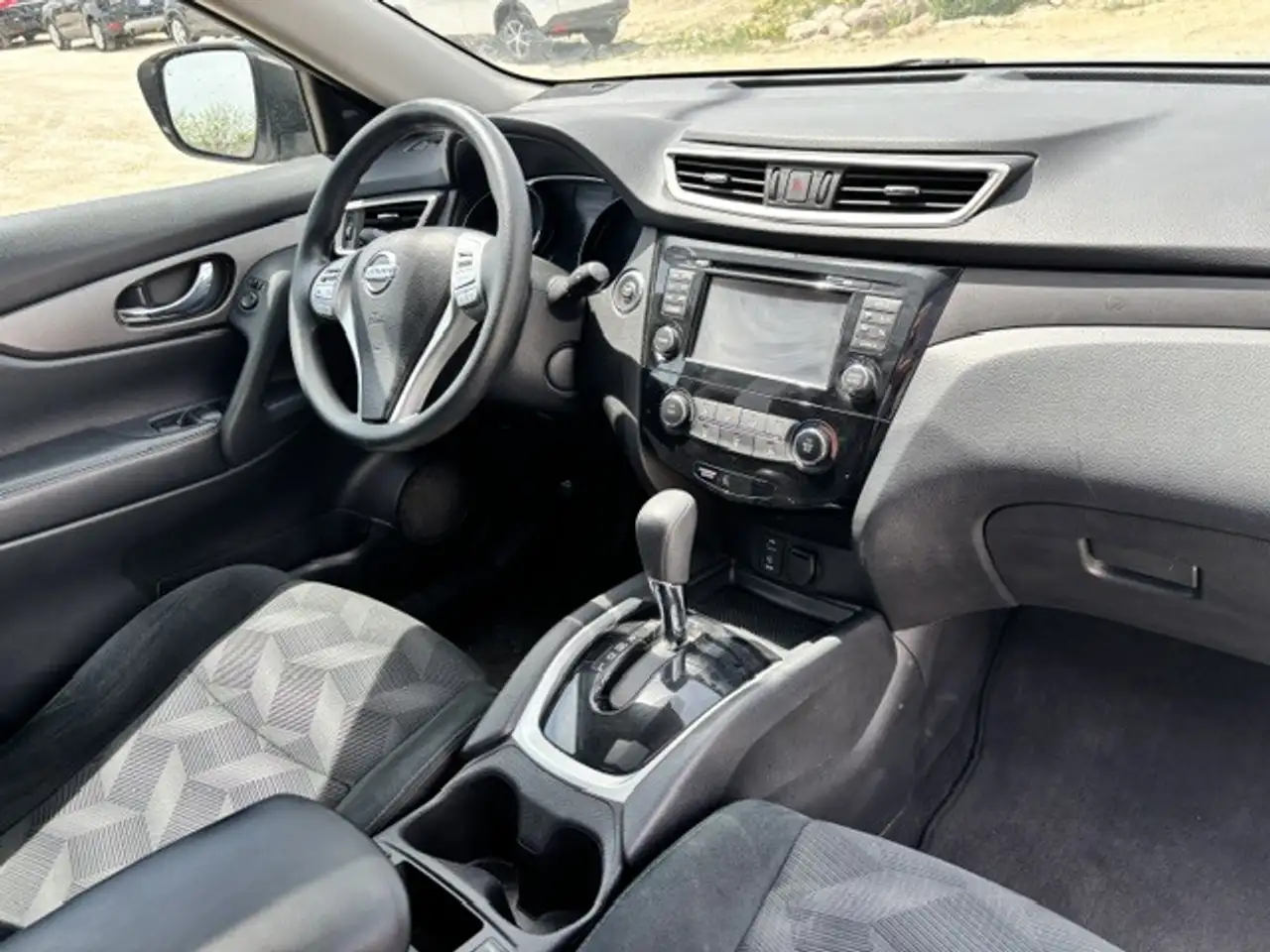 Nissan Rogue снимка Nissan Rogue