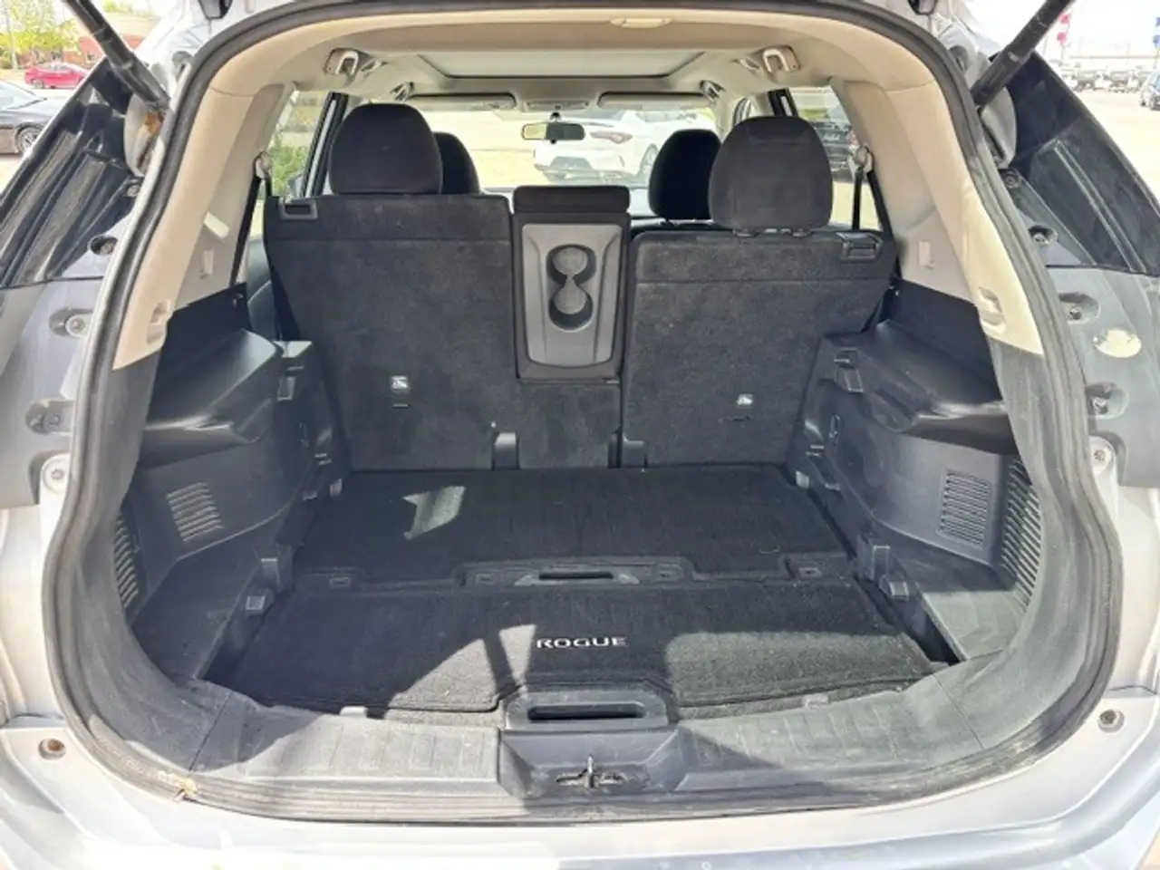 Nissan Rogue снимка Nissan Rogue
