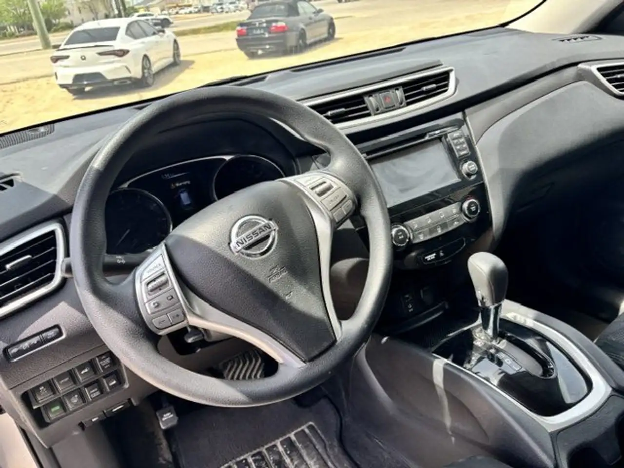 Nissan Rogue снимка Nissan Rogue