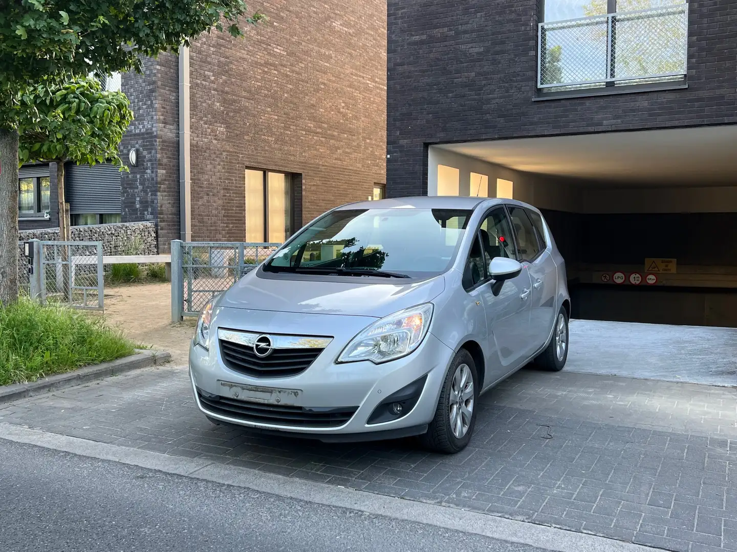 Opel Meriva 1.4i Black Edition Argent - 2