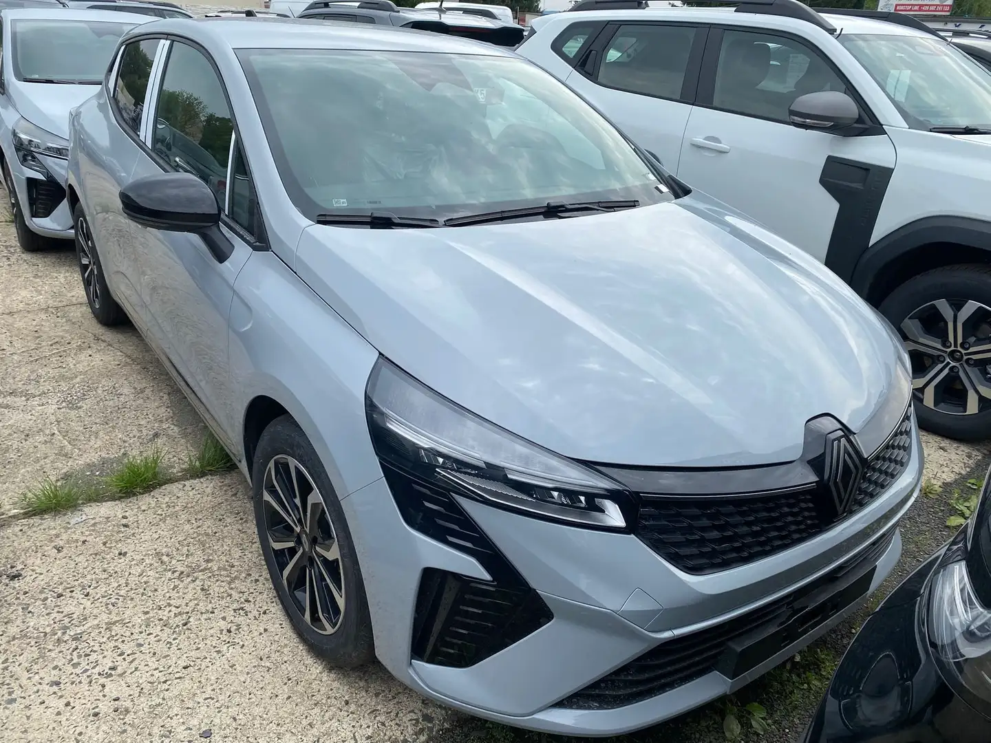 Renault Clio Techno TCe 90 67 kW (91 PS), Schalt. 6-Gang, Fr... Grey - 2