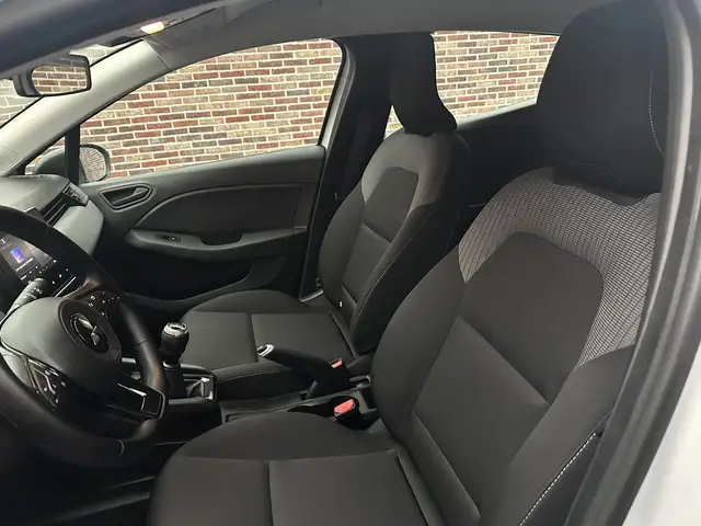 Renault Clio view 21