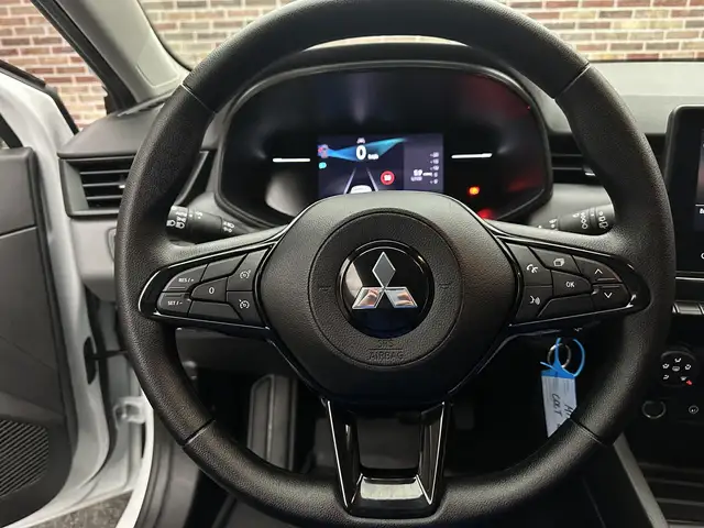 Mitsubishi Colt view 9