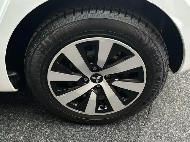 Mitsubishi Colt view 10