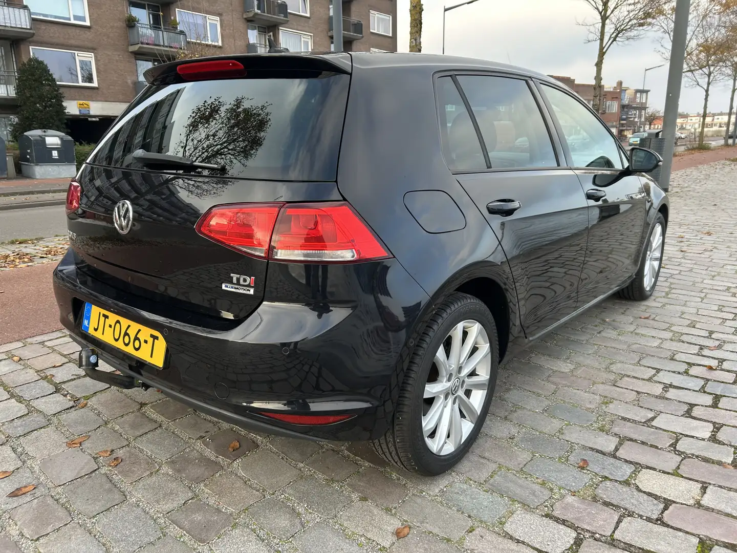 Volkswagen Golf 1.6 TDI Highline automaat navi airco/ecc Noir - 2