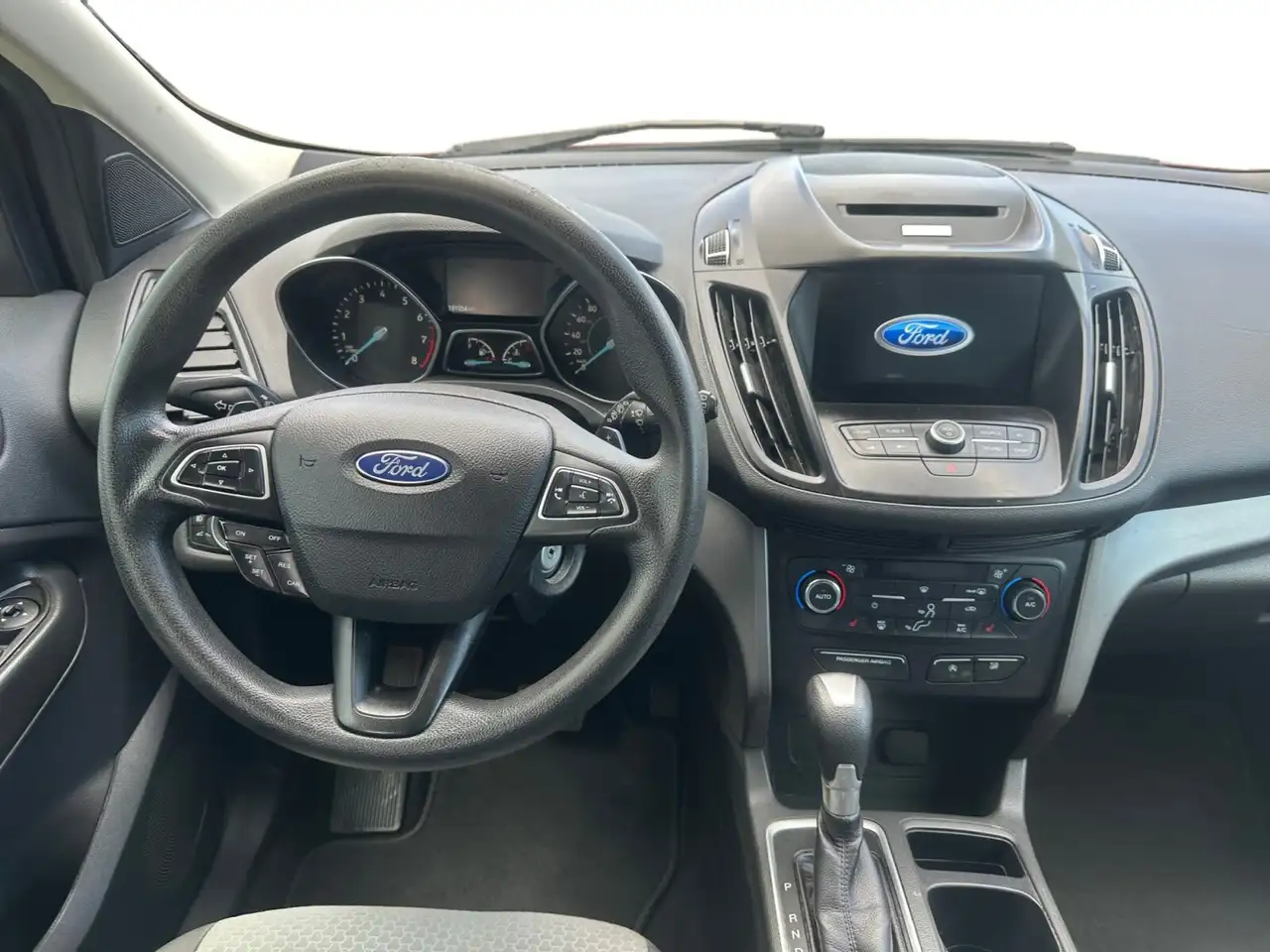 Ford Escape снимка Ford Escape