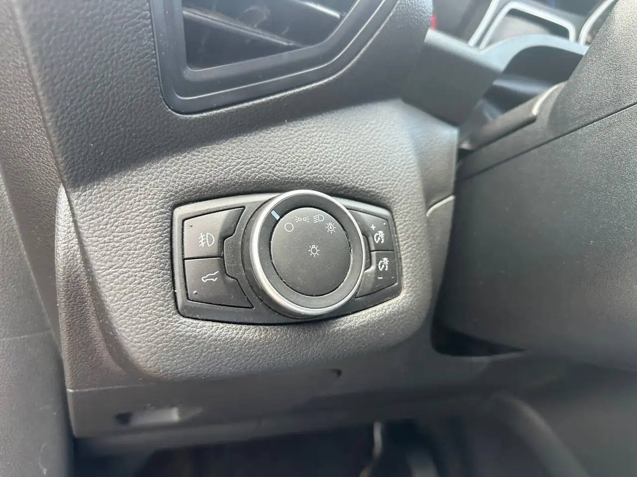 Ford Escape снимка Ford Escape