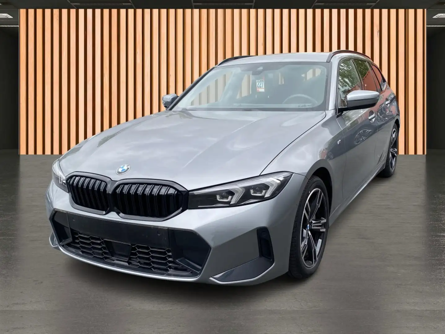 BMW 330 i Touring xDrive M Sport*ACC*HiFi*Kamera* Grey - 2