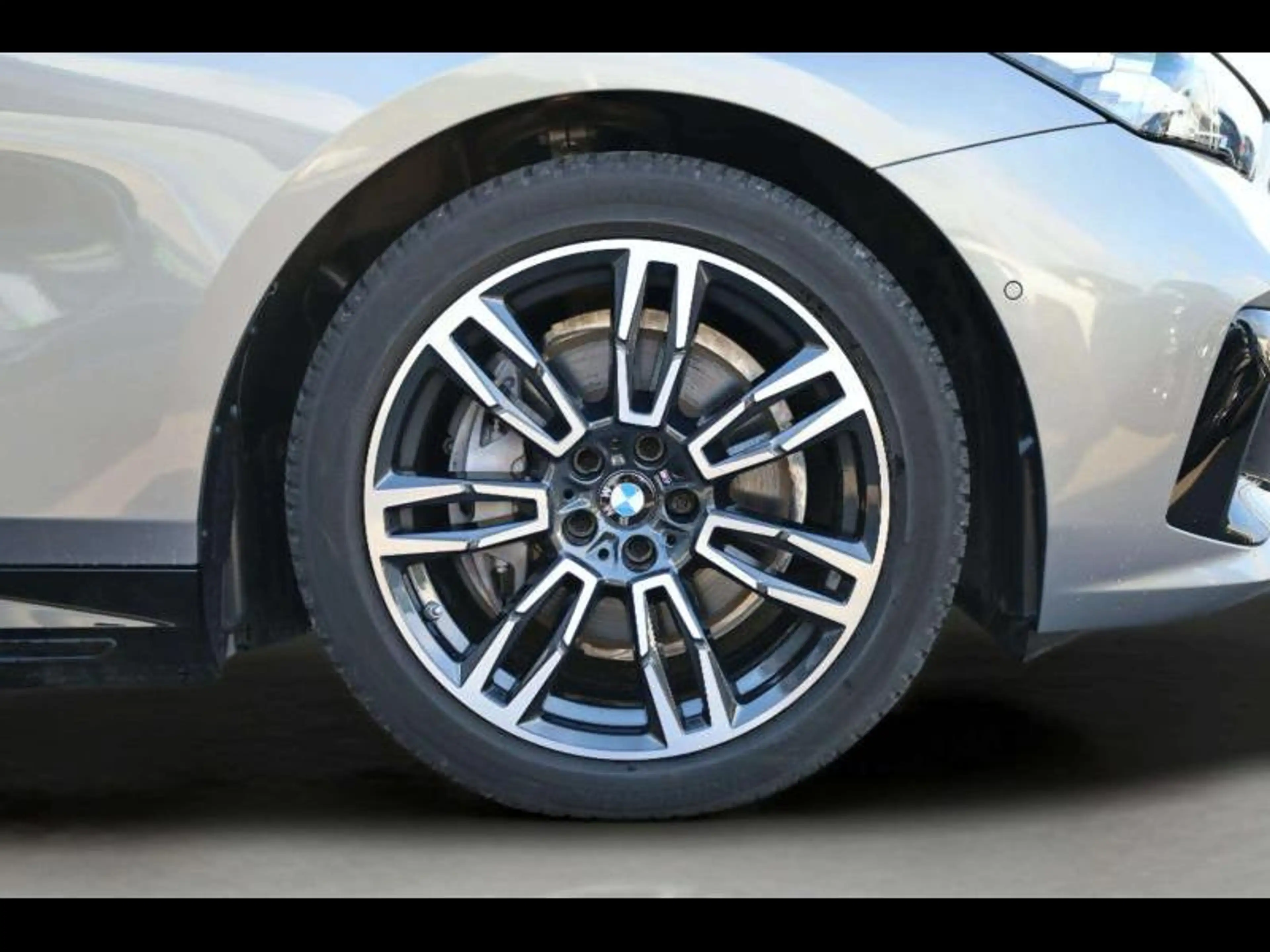 BMW i5 eDrive40 Berline Kit M Sport — photo 9