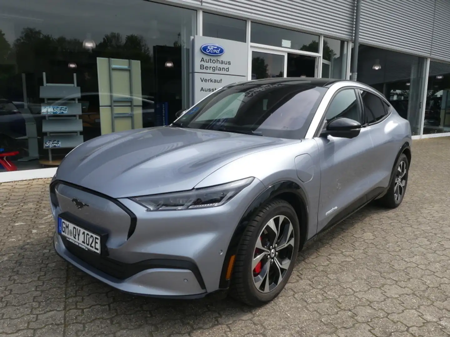 Ford Mustang Mach-E AWD DUAL+Elektro+Automatik+ Silber - 1
