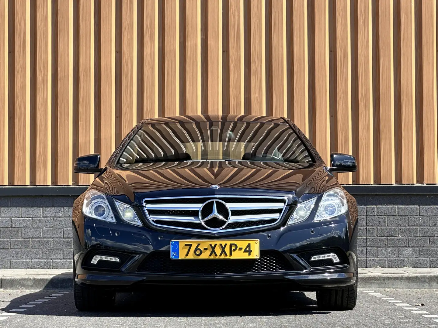 Mercedes-Benz E 250 Coupé CGI Elegance | Parkeersensoren | Cruise Cont Zwart - 2