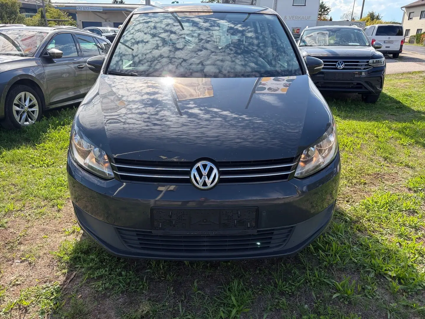 Volkswagen Touran 1,6 TDI DPF Grau - 2