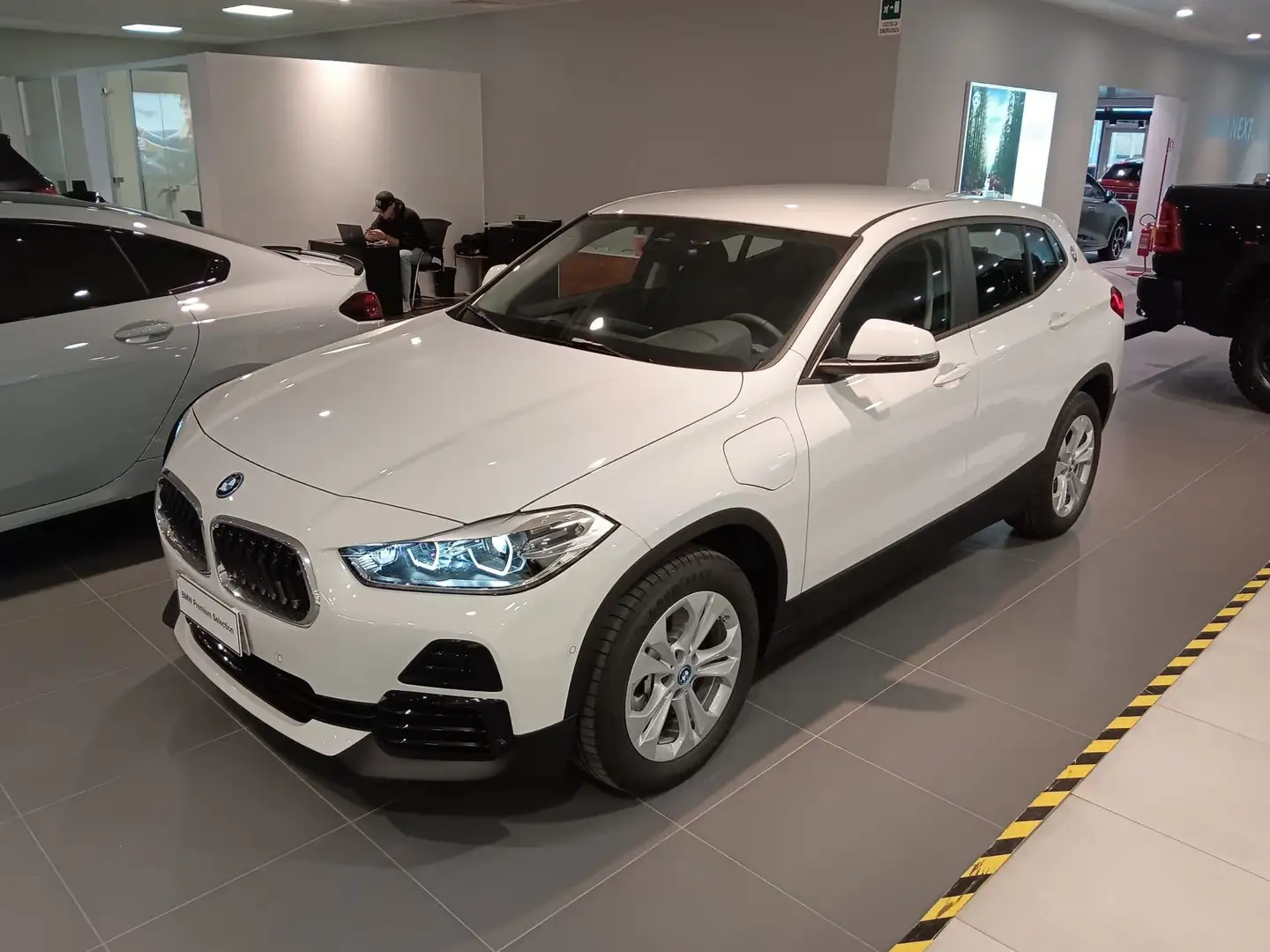 BMW X2 Serie X XDRIVE25E Bianco - 1