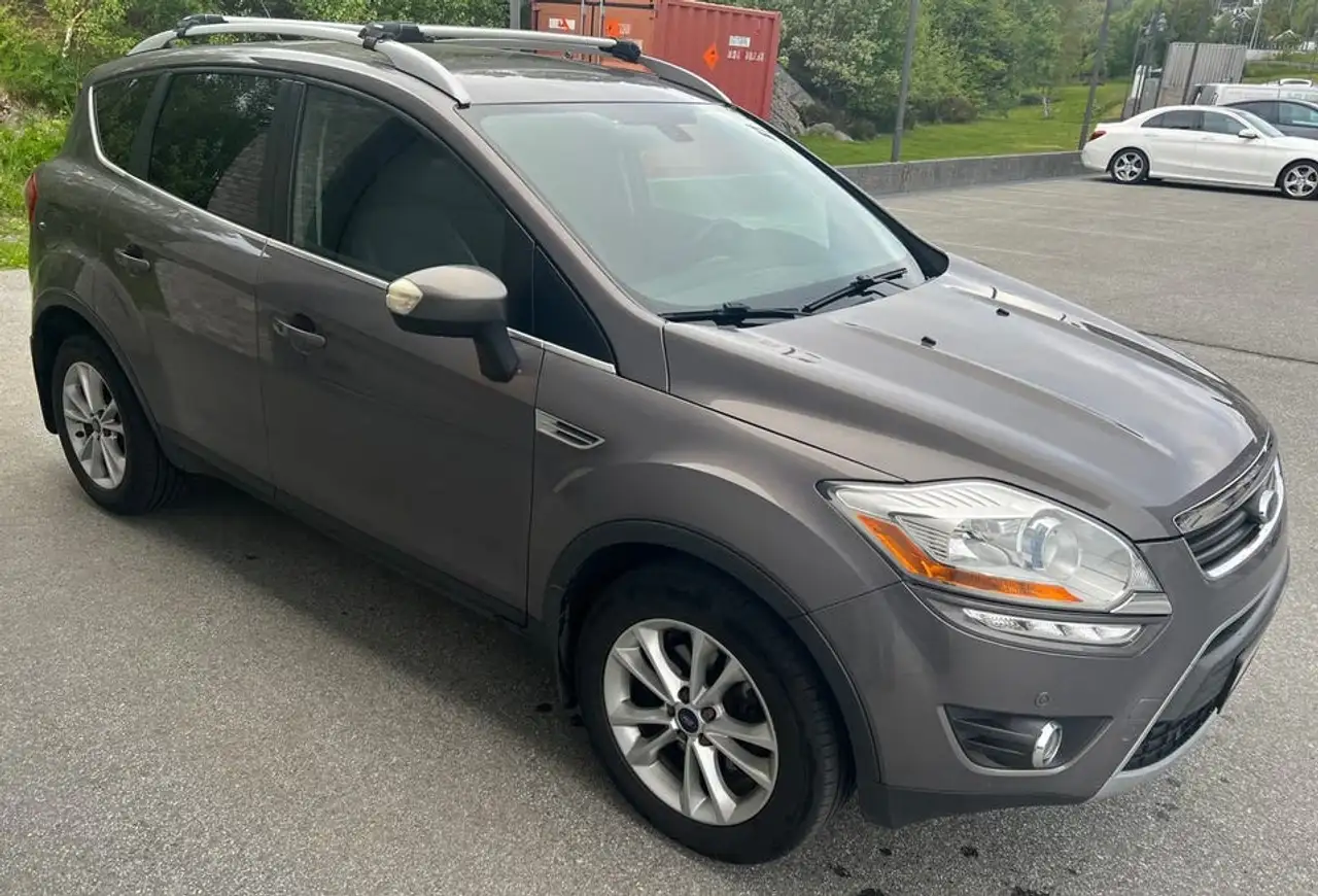 Ford Kuga 2.0 TDCi 140 DPF 4x4 Titanium Powershift