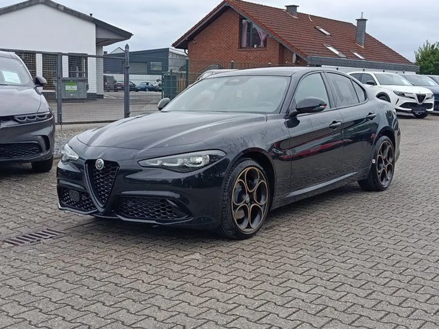 Alfa Romeo Giulia Intensa 2.0 Q4 #Panorama #Sondermodell Negro - 1
