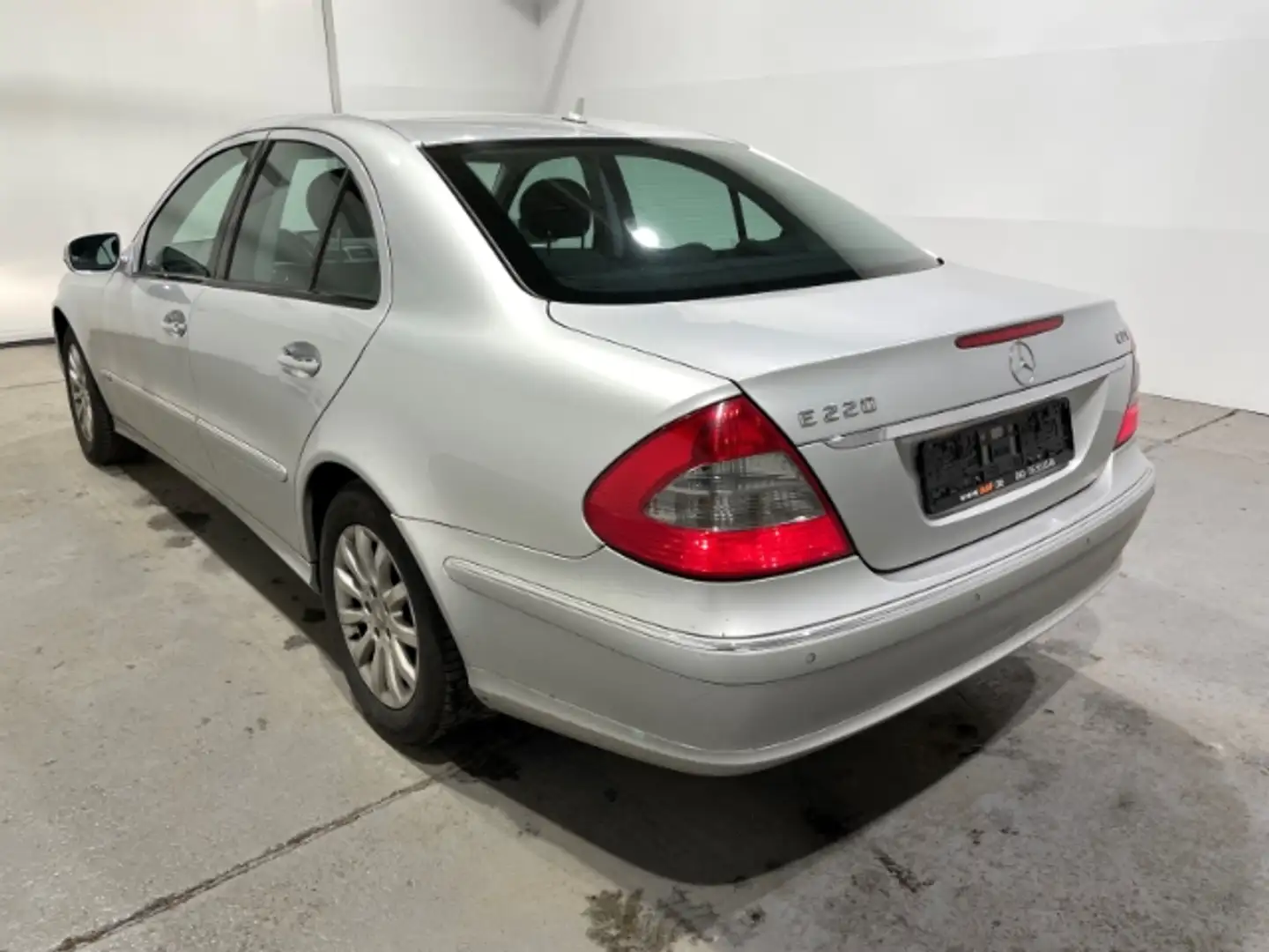 Mercedes-Benz E 220 CDI Elegance Automatik Navi Klima PDC Tempomat Silber - 2