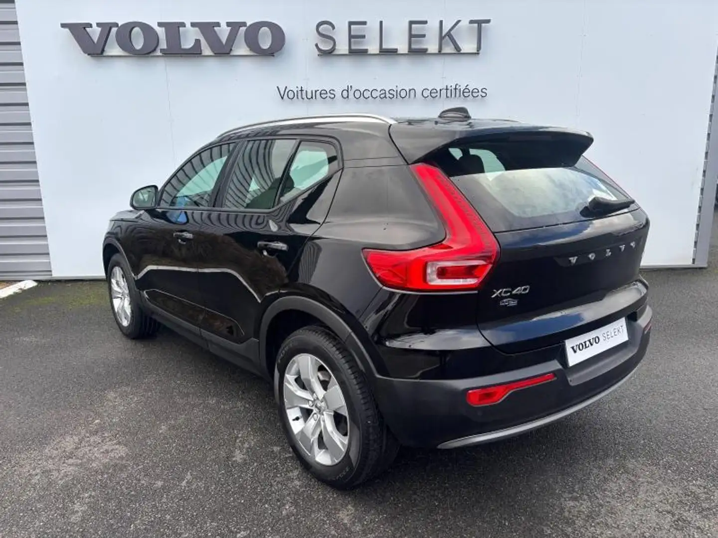 Volvo XC40 B3 163ch Momentum Business DCT 7 Noir - 2