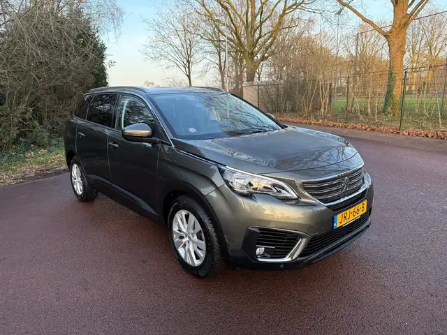 Peugeot 5008 view 8