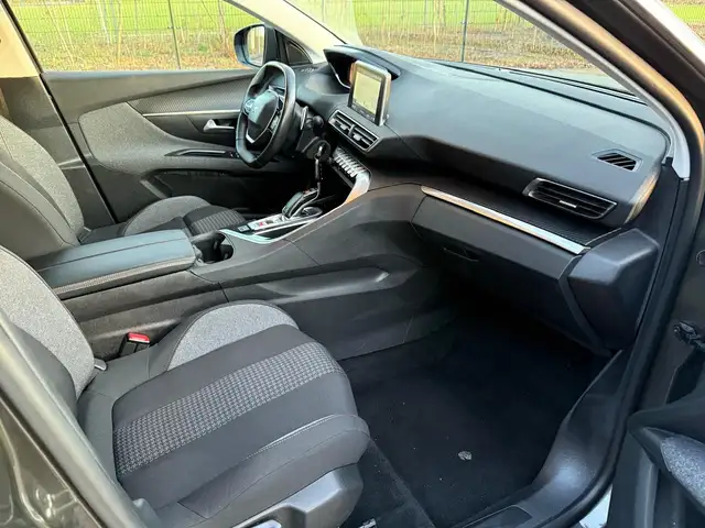 Peugeot 5008 view 12