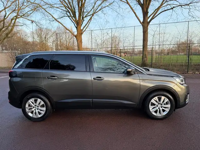 Peugeot 5008 view 7