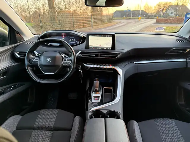 Peugeot 5008 view 11