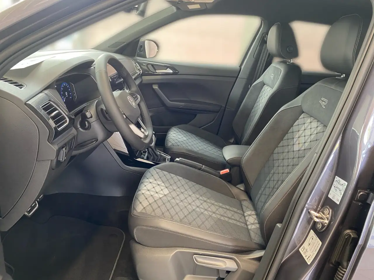 Volkswagen T-Cross R-Line 1.0 TSI DSG Ganzjahresreifen!! 7