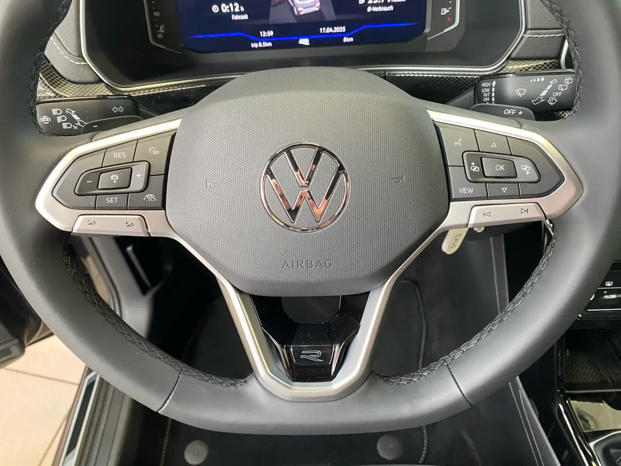 Volkswagen T-Cross R-Line 1.0 TSI DSG Ganzjahresreifen!! 17