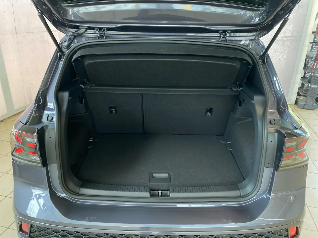 Volkswagen T-Cross R-Line 1.0 TSI DSG Ganzjahresreifen!! 14