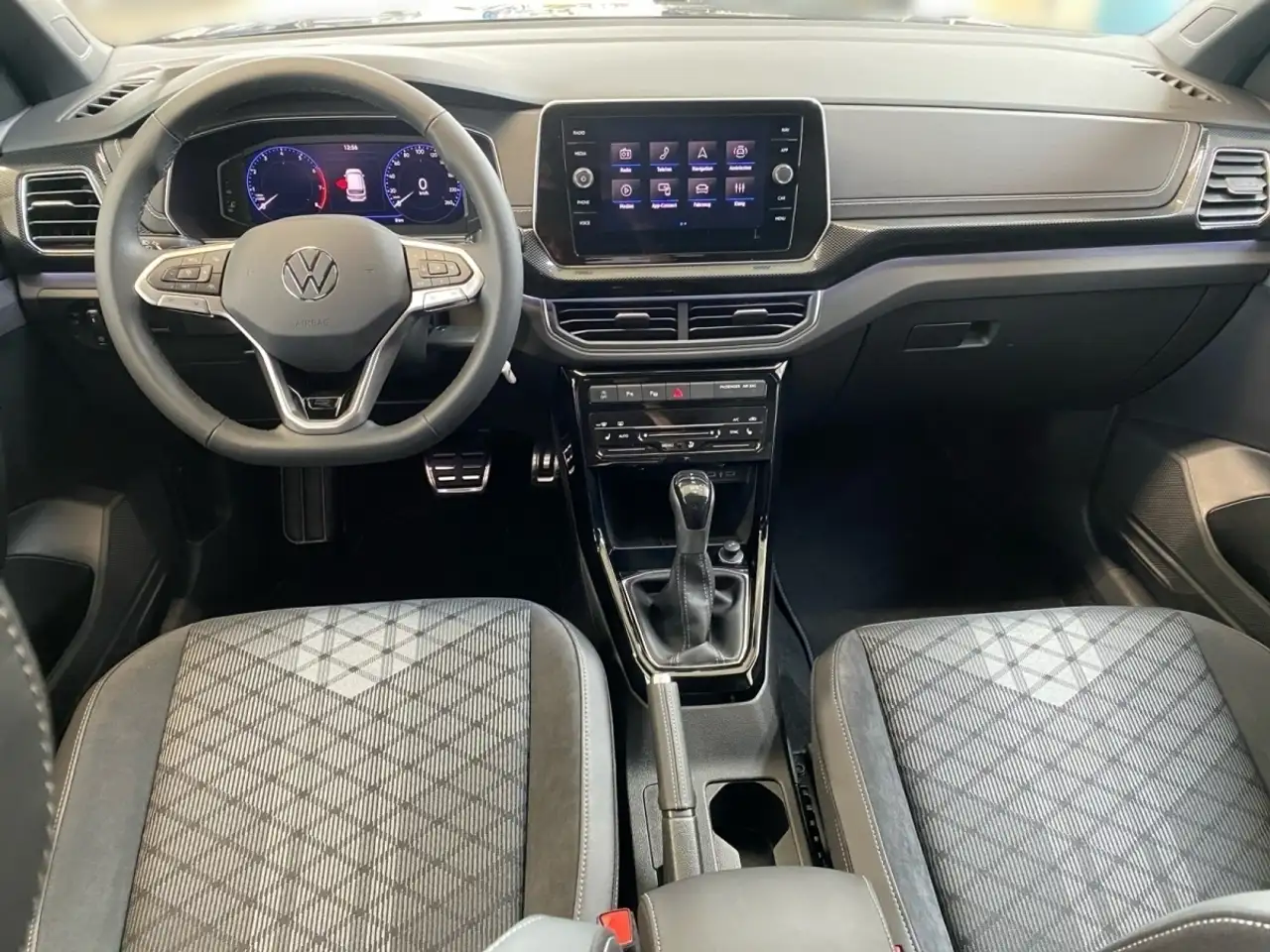 Volkswagen T-Cross R-Line 1.0 TSI DSG Ganzjahresreifen!! 8