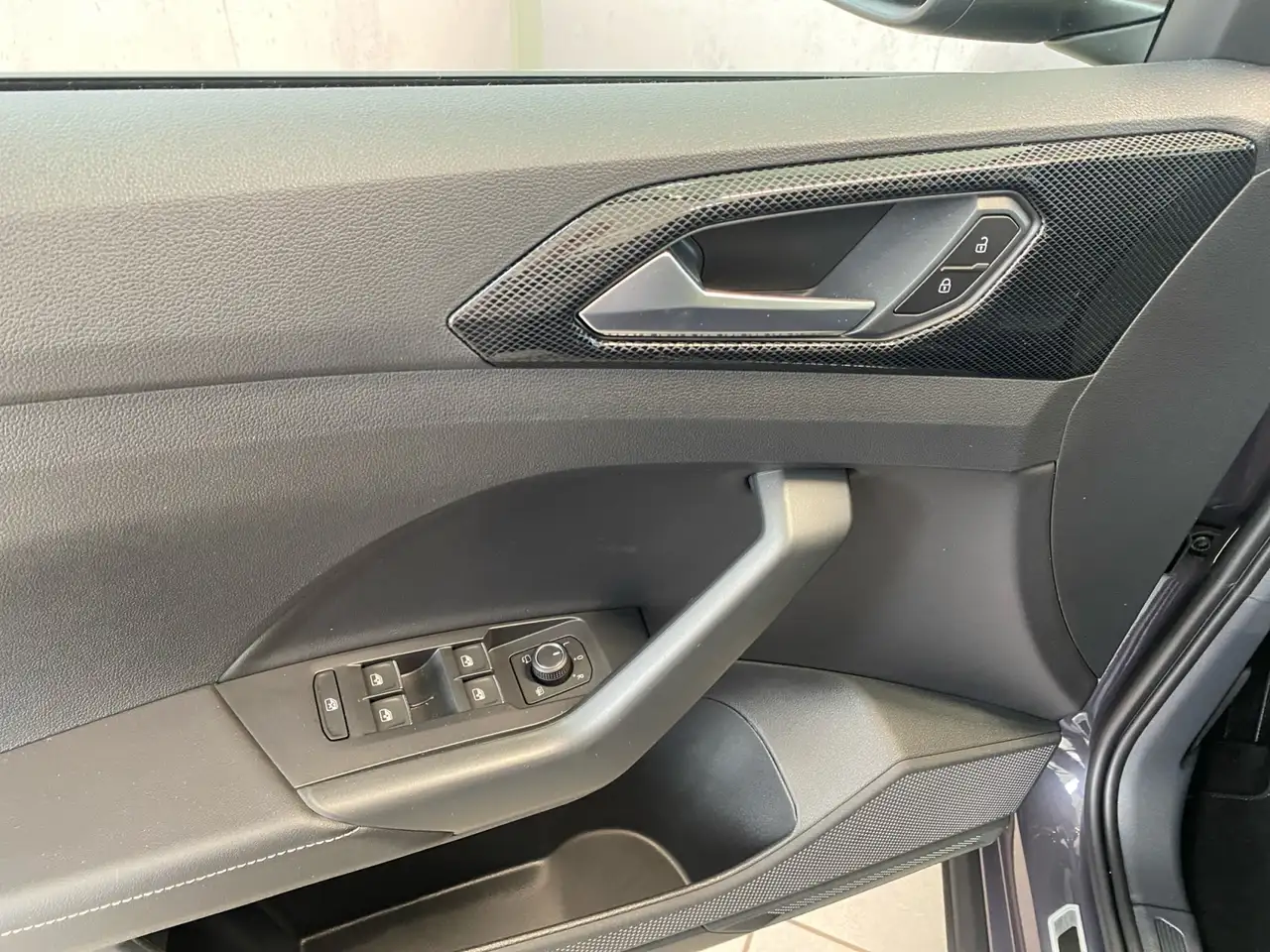 Volkswagen T-Cross R-Line 1.0 TSI DSG Ganzjahresreifen!! 16