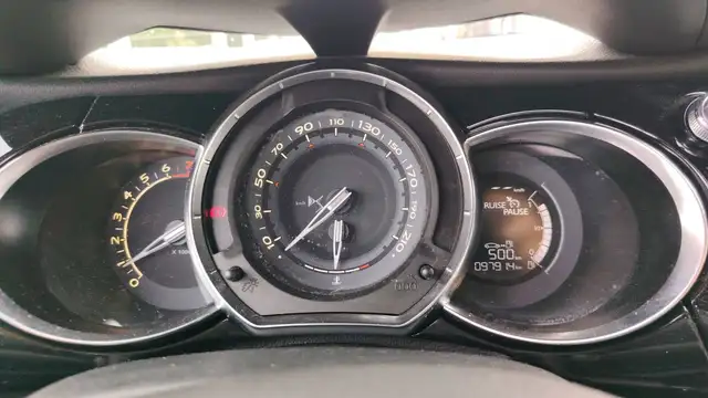 DS Automobiles DS 3 view 12