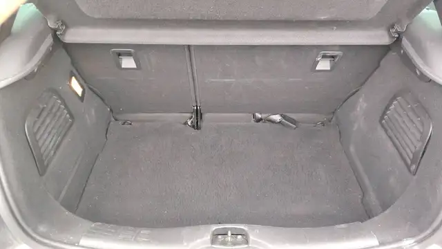 DS Automobiles DS 3 view 14