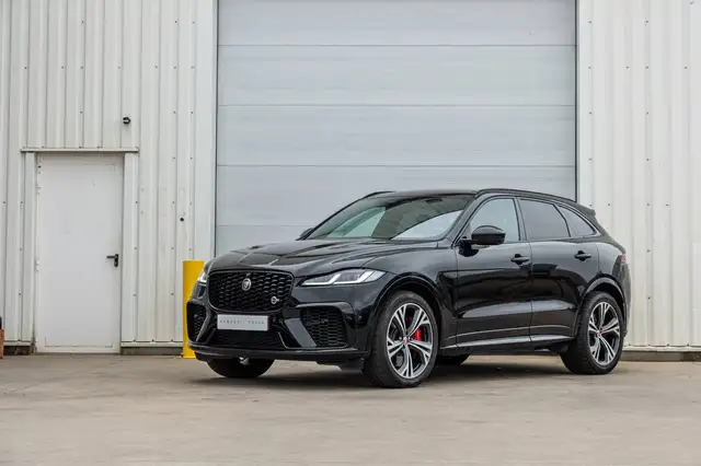 Jaguar F-Pace view 3