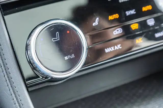 Jaguar F-Pace view 12