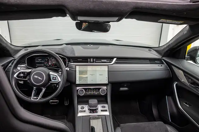Jaguar F-Pace view 7