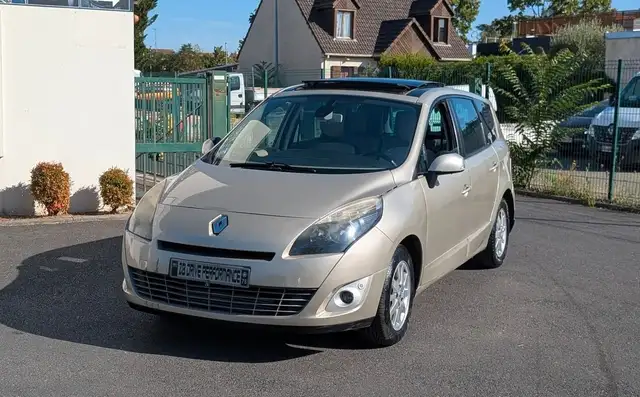 Renault Grand Scenic Scénic 1.6 dCi 130 ch – 2011 Toit ouvrant bon état (Frais récents)
