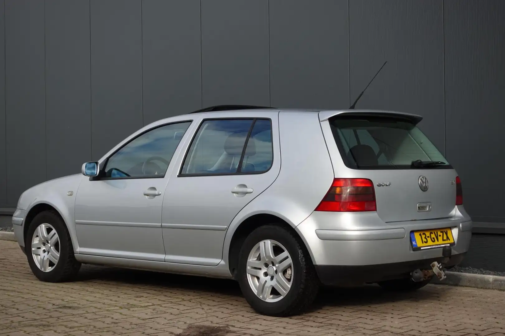 Volkswagen Golf 1.8-20V Turbo Highline Grijs - 2