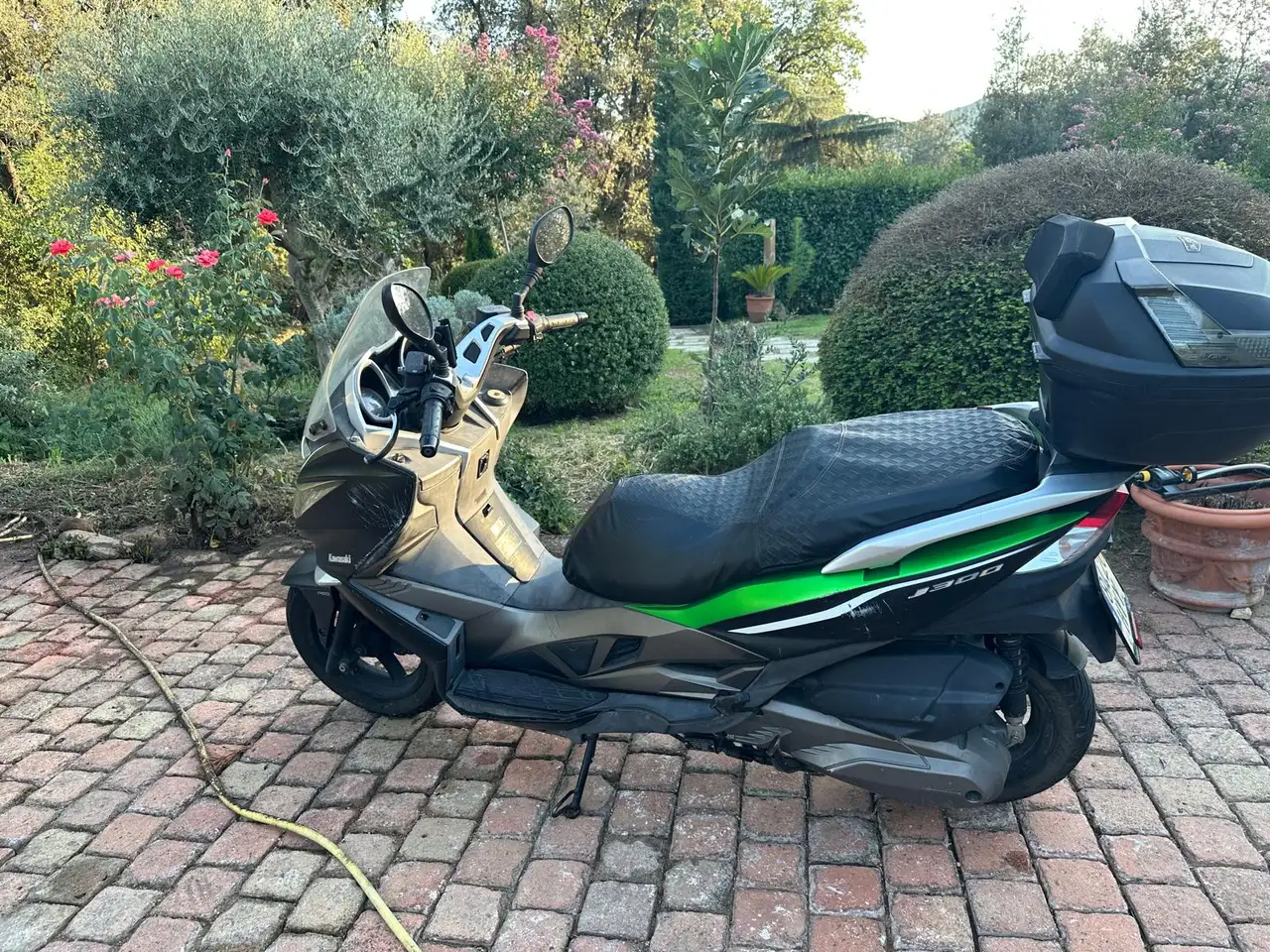 Kawasaki J 300