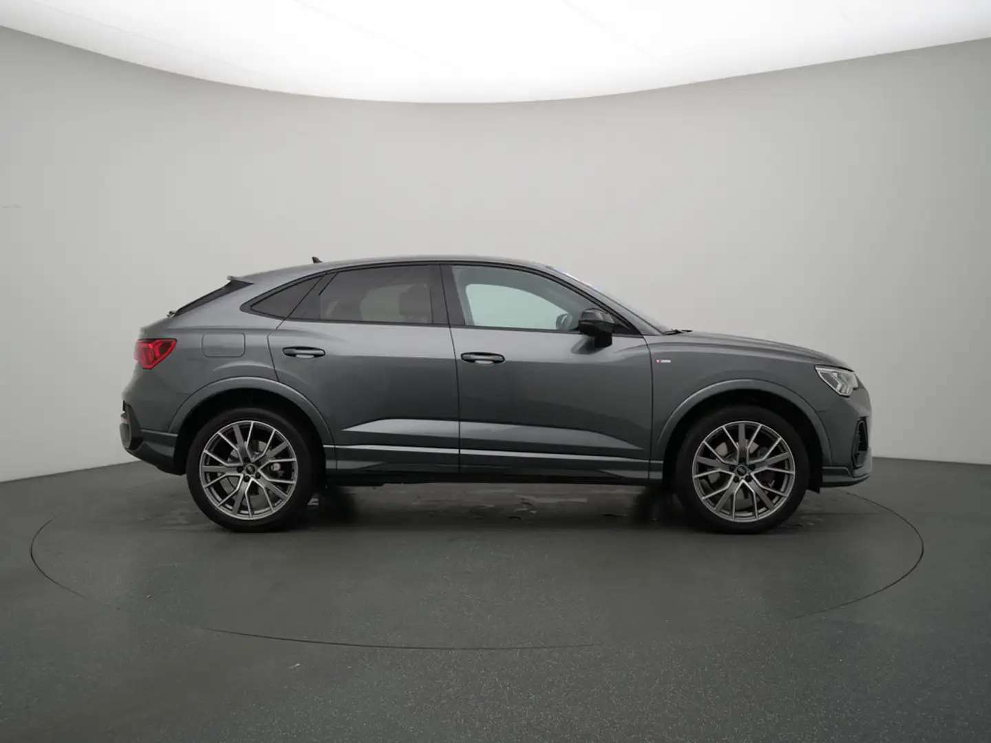 Audi Q3 Sportback 45 S line S-TRON NAVI VIRT ACC SHZ Schwarz - 2