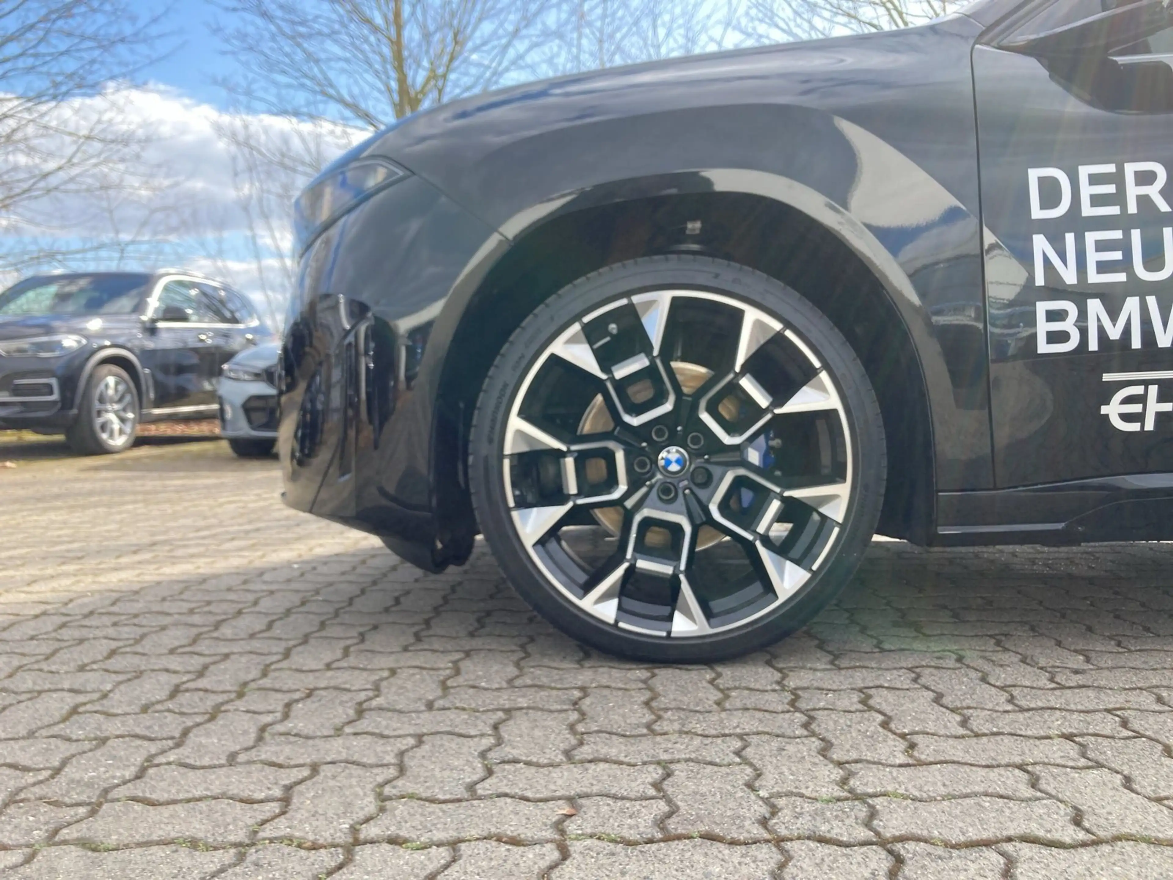 BMW iX3 50 xDrive M Sportpaket Head-Up HK HiFi DAB — photo 3